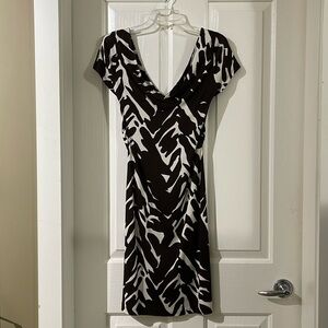 DVF Estovan 100% silk jersey v-neck dress size 10
